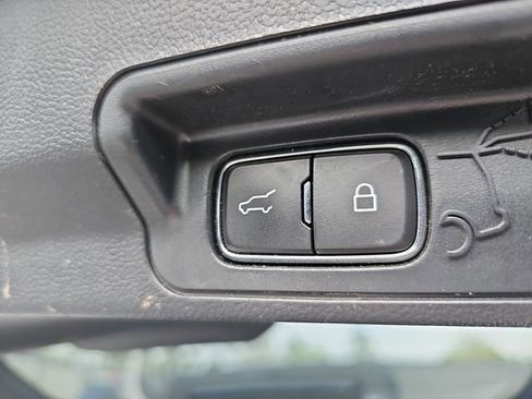 Used 2023 Ford Explorer XLT w/ Equipment Group 202A AWD/4WD image 18