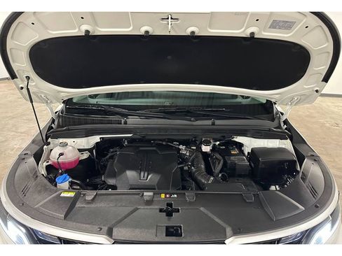 Used 2023 Kia Carnival EX image 4