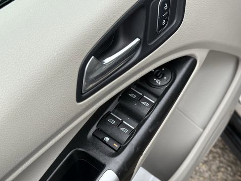 Used 2019 Ford Transit Connect XLT w/ XLT Premium Package image 12