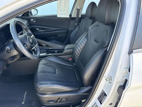 Used 2024 Hyundai Elantra Limited image 12