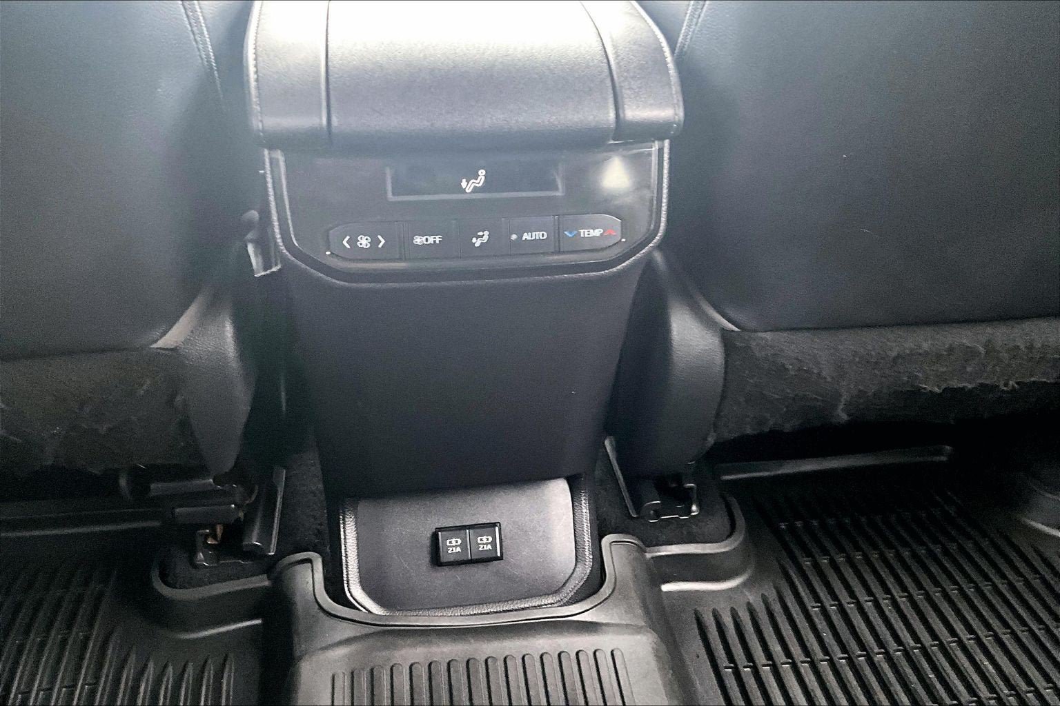 Used 2021 Toyota Highlander XLE AWD/4WD image 34