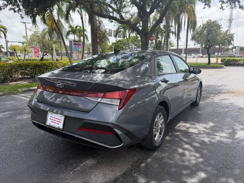 Used 2025 Hyundai Elantra SE FWD image 6