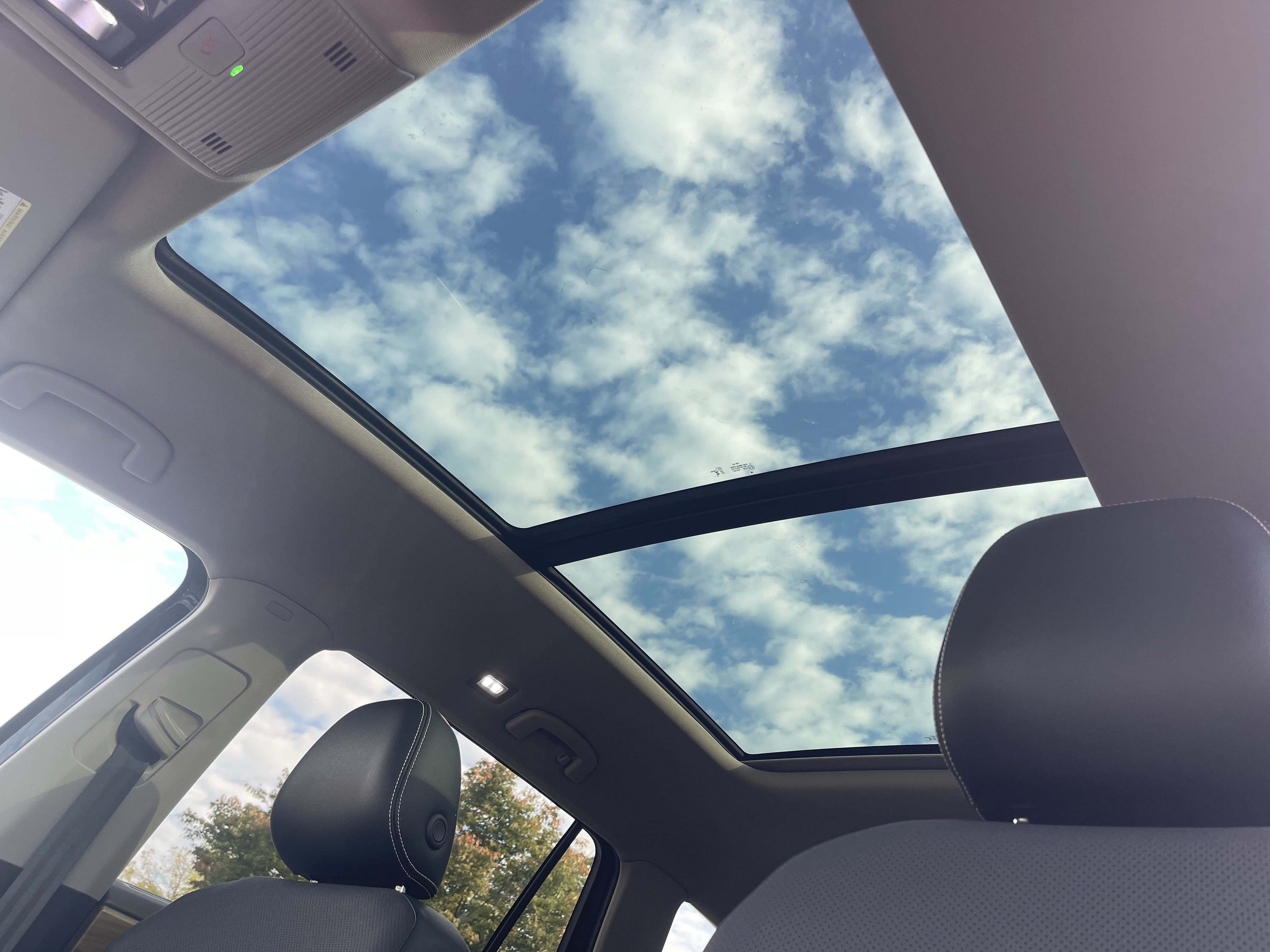 Used 2024 Volkswagen Atlas SE w/ Panoramic Sunroof Package AWD/4WD image 9