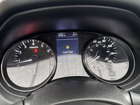 Used 2019 Nissan Rogue SV AWD/4WD image 23