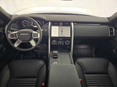 Used 2025 Land Rover Discovery S AWD/4WD image 18