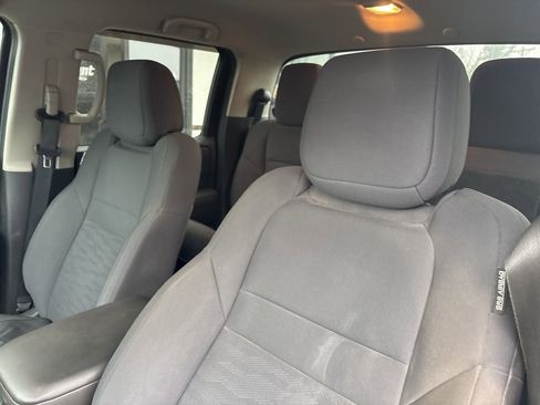 Used 2022 Nissan Frontier S image 2