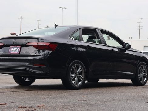 Used 2024 Volkswagen Jetta SE FWD image 5