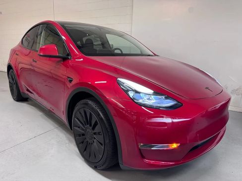 Used 2023 Tesla Model Y Long Range AWD/4WD image 1