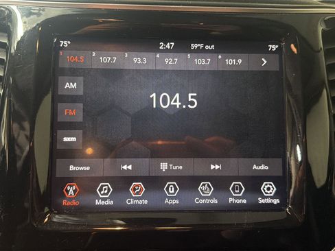 Used 2019 Jeep Cherokee Limited image 23