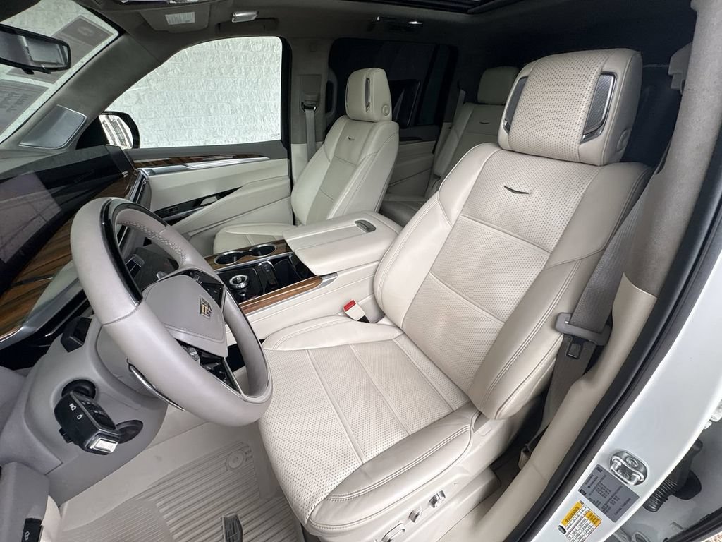 Certified 2025 Cadillac Escalade ESV Sport Platinum w/ LPO, Floor Liner Package AWD/4WD image 20