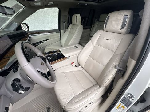 Certified 2025 Cadillac Escalade ESV Sport Platinum w/ LPO, Floor Liner Package AWD/4WD image 20