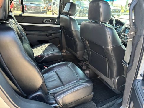 Used 2016 Ford Explorer XLT w/ Equipment Group 202A FWD image 18