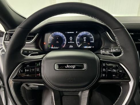 Used 2025 Jeep Grand Cherokee L Overland image 11