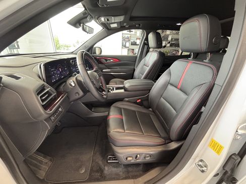 Used 2024 Chevrolet Traverse RS AWD/4WD image 7