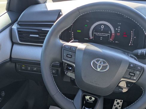 Used 2025 Toyota Camry SE image 20