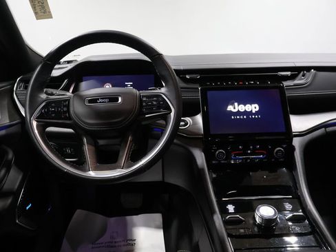 Used 2022 Jeep Grand Cherokee Overland w/ Luxury Tech Group IV image 18