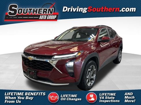 Used 2025 Chevrolet Trax LT w/ LT Convenience Package FWD image 1