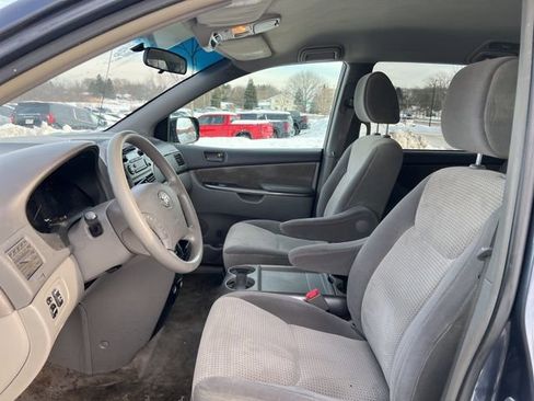 Used 2009 Toyota Sienna CE image 11