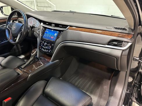 Used 2013 Cadillac XTS Premium image 13