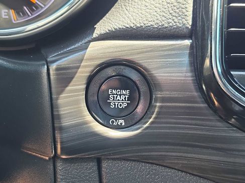 Used 2019 Jeep Grand Cherokee Altitude AWD/4WD image 24