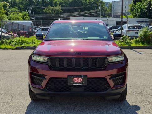 Certified 2023 Jeep Grand Cherokee Altitude AWD/4WD image 11