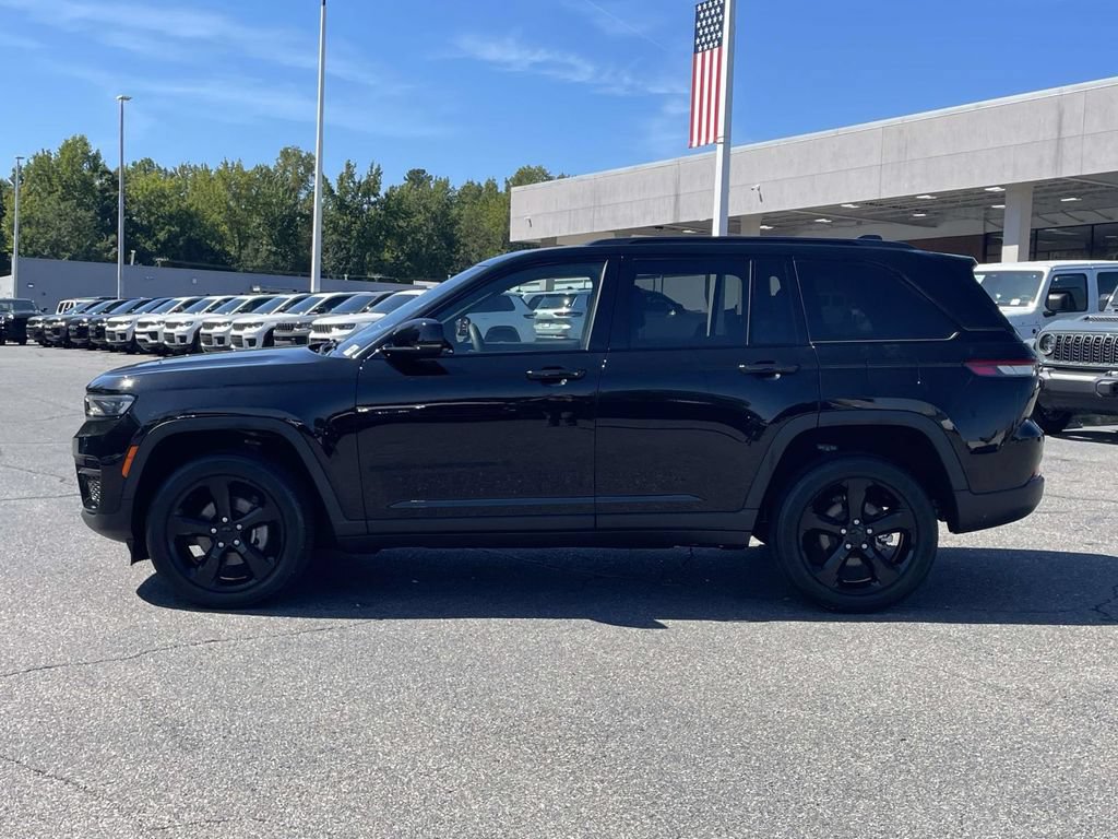 Used 2023 Jeep Grand Cherokee Altitude AWD/4WD image 44