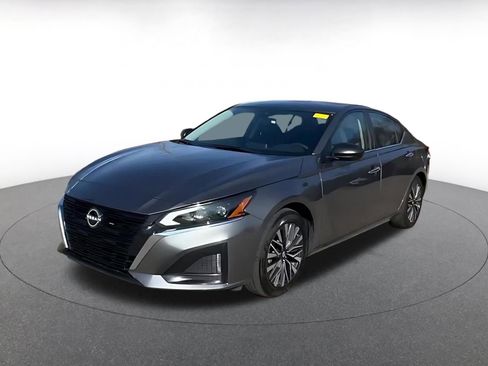 Used 2025 Nissan Altima 2.5 SV image 7