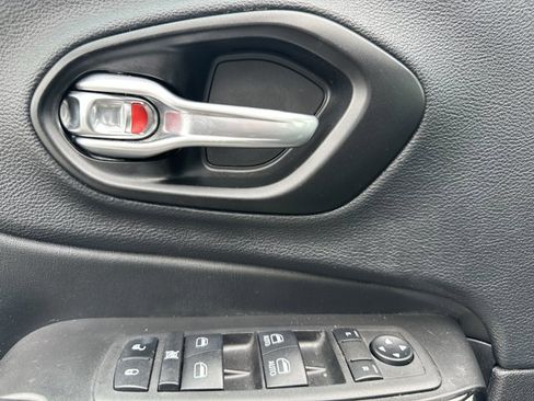 Certified 2023 Jeep Cherokee Altitude Lux image 17