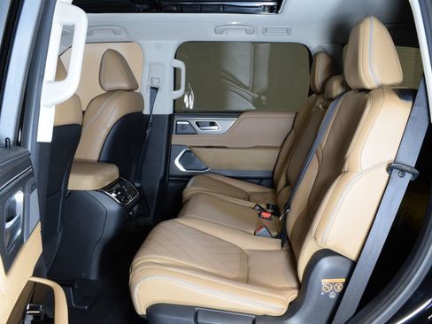 Certified 2026 INFINITI QX80 Luxe w/ Cargo Package AWD/4WD image 27