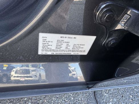 Used 2024 Tesla Model Y Performance image 25