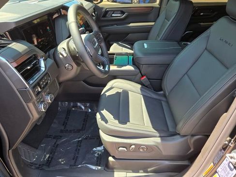 Used 2026 GMC Yukon Denali w/ Sun & Power Step Package AWD/4WD image 13