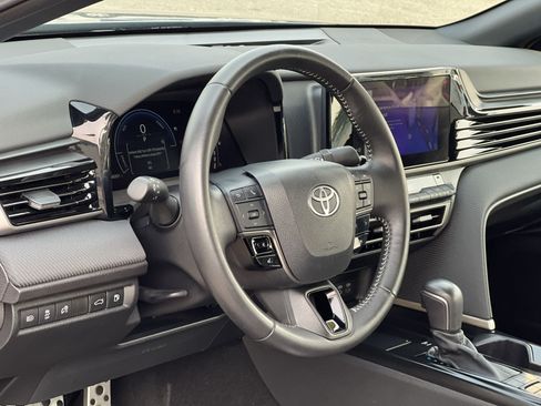 Used 2025 Toyota Camry SE AWD/4WD image 16