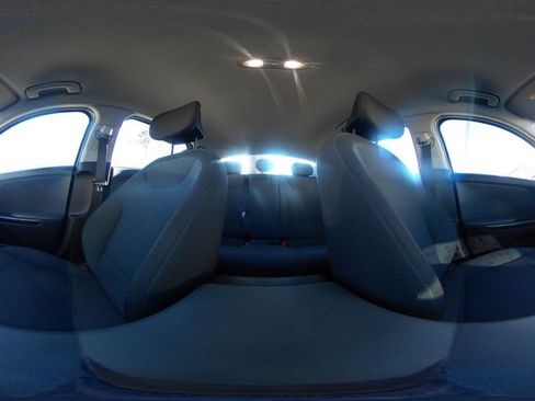 Used 2025 Kia K4 LXS image 42