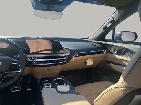 New 2026 Cadillac Lyriq Signature Luxury image 24