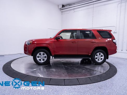 Used 2018 Toyota 4Runner SR5 Premium image 30