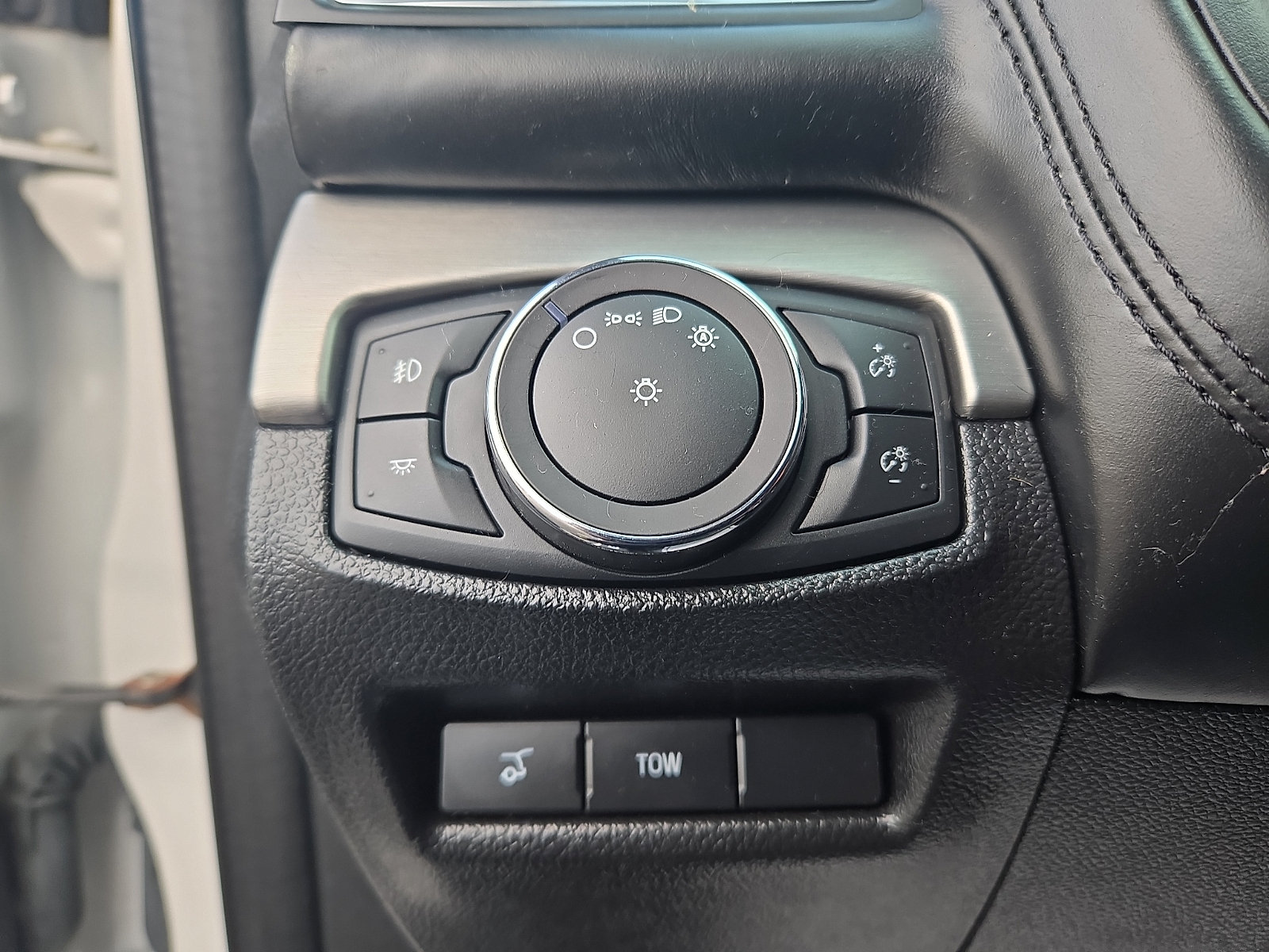 Used 2019 Ford Explorer Platinum AWD/4WD image 25