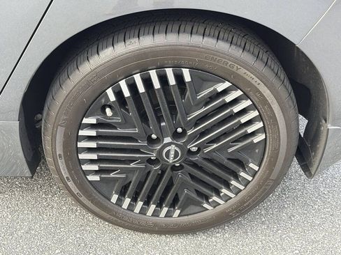 Certified 2023 Nissan Leaf SV Plus image 9