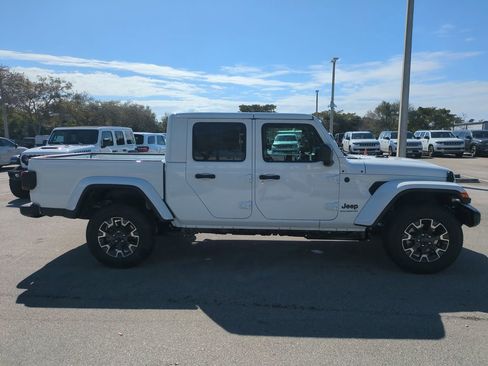 New 2026 Jeep Gladiator Sahara image 4