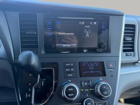 Used 2016 Toyota Sienna LE image 38