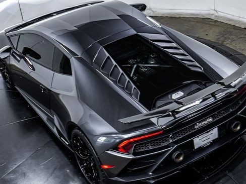 Used 2022 Lamborghini Huracan EVO image 19