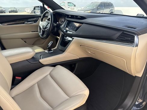 Used 2017 Cadillac XT5 FWD image 25