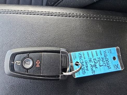 Used 2017 Ford Edge SE image 26