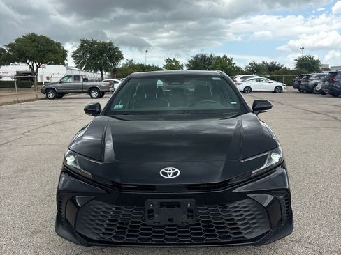 Used 2025 Toyota Camry SE FWD image 2
