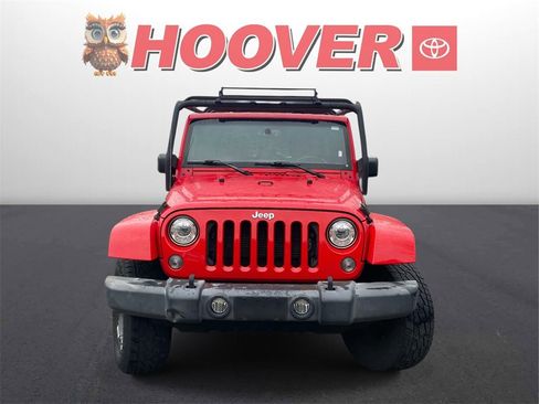 Used 2017 Jeep Wrangler Unlimited Rubicon w/ Connectivity Group image 7