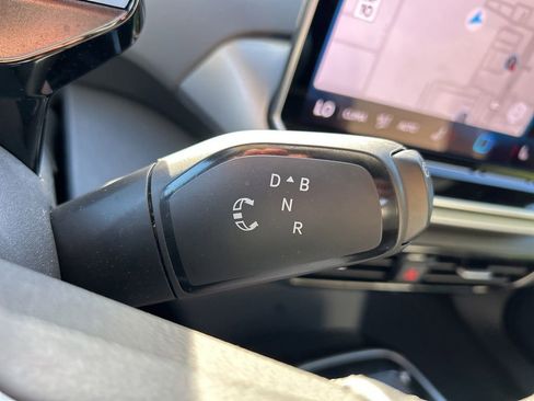 Certified 2025 Volkswagen ID.4 Pro image 22