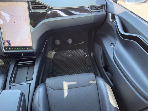 Used 2018 Tesla Model X 75D image 15