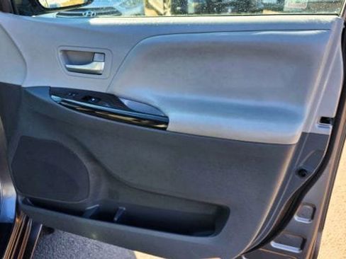 Used 2017 Toyota Sienna XLE Premium w/ Cargo Management Package image 37