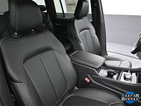 Used 2025 Jeep Grand Cherokee Limited w/ Luxury Tech Group II image 13