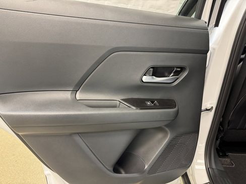 New 2026 Nissan Kicks SR image 14