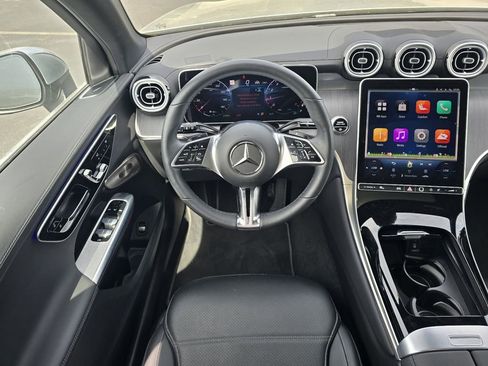 Used 2025 Mercedes-Benz GLC 300 4MATIC image 13